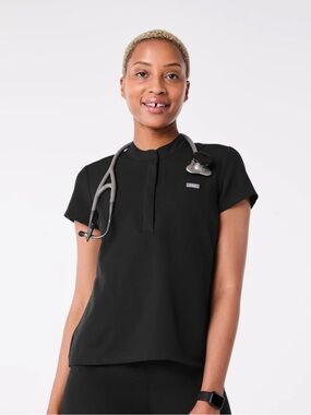 FIGS Francisca Henley Top Women’s Large. 4 available!